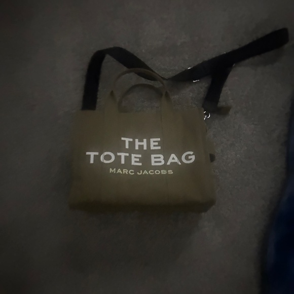 used green Marc  Jacobs tote bag originally 300$ - Picture 3 of 4